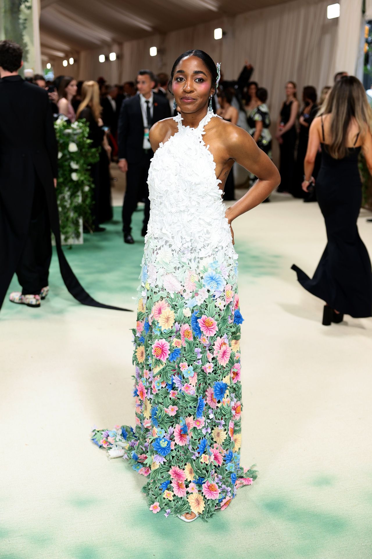 Ayo Edebiri Shines at the 2024 Met Gala with Loewe Floral Masterpiece New York10